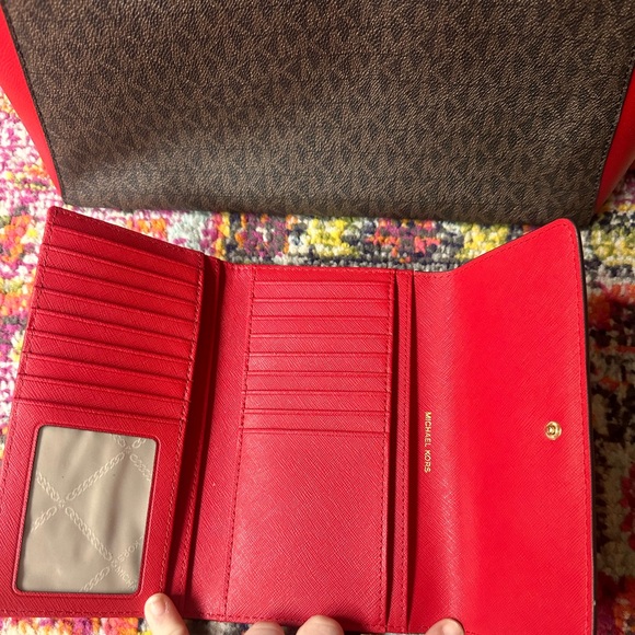 Michael Kors Voyager East/West MK Signature Monogram Large Tote and Wallet - Picture 4 of 8